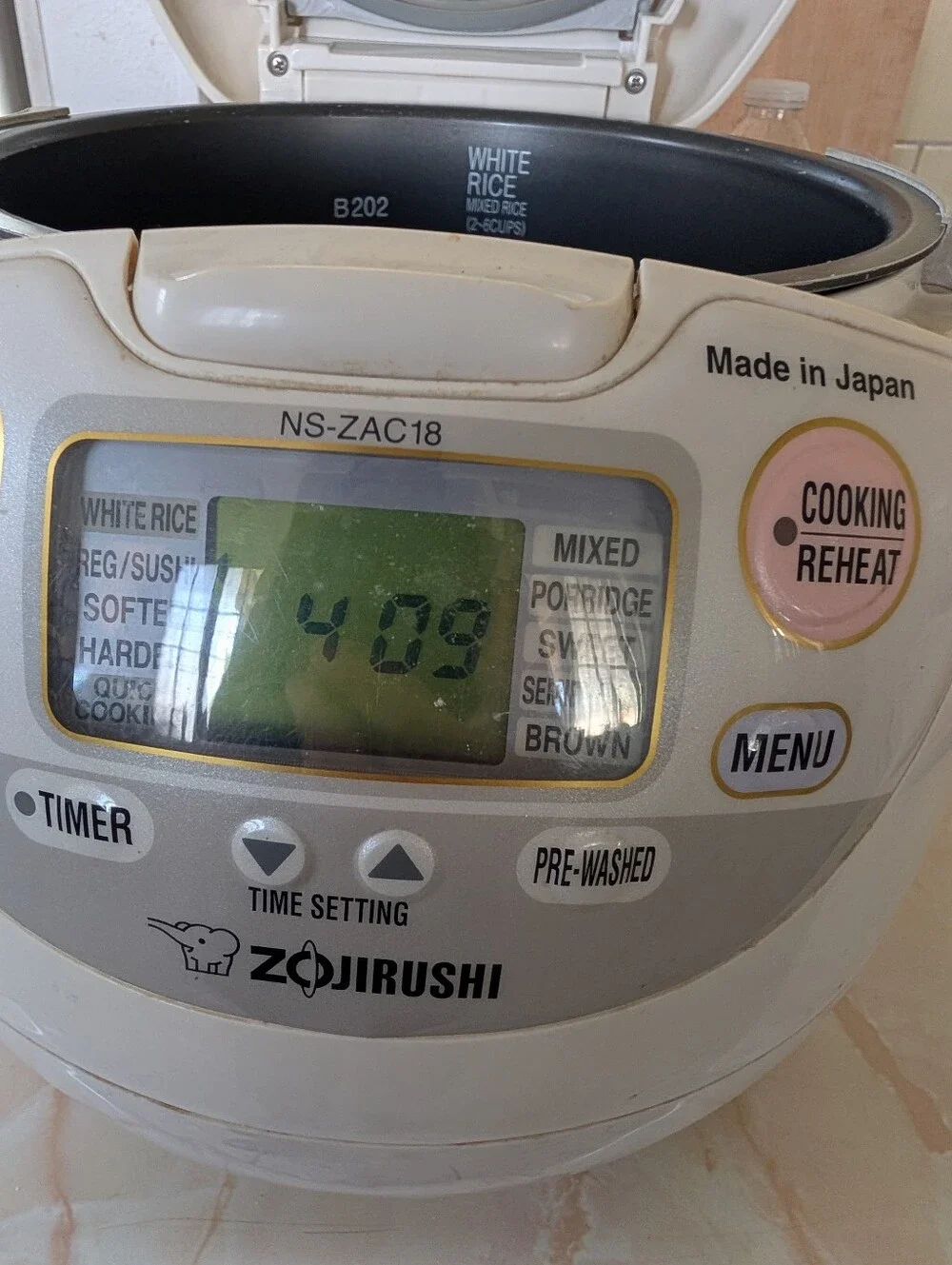 Zojirushi Neuro Fuzzy NS-ZAC18 10-CUP Rice Cooker Pre Owned W/Socketed Battery
